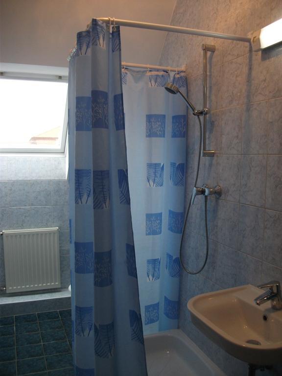 Jobor Vendeghaz Hotel Gyorujbarat Room photo