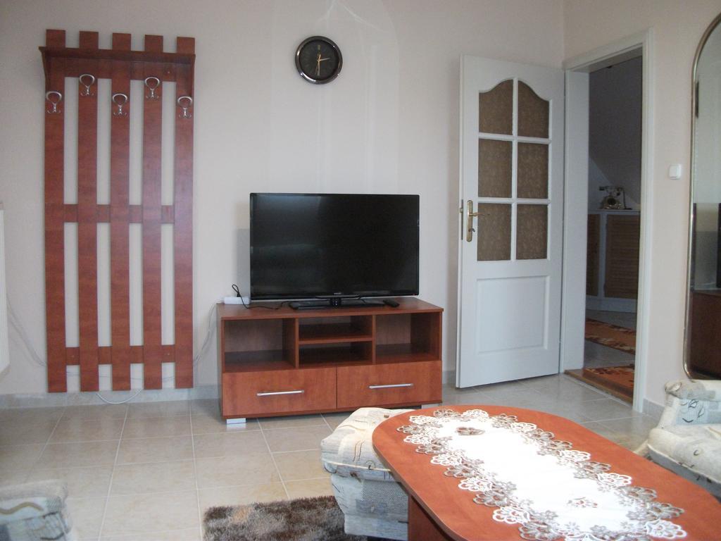 Jobor Vendeghaz Hotel Gyorujbarat Exterior photo